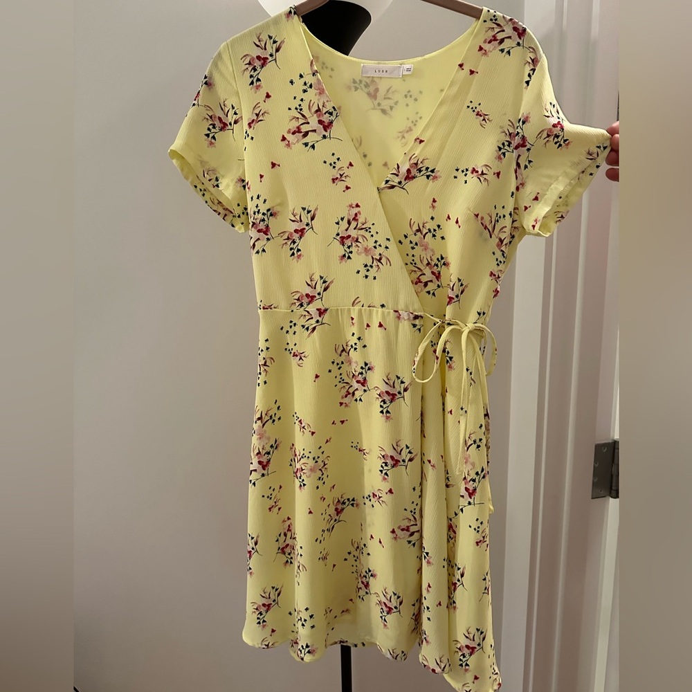 Pretty yellow floral tie dress- perfect for summer!